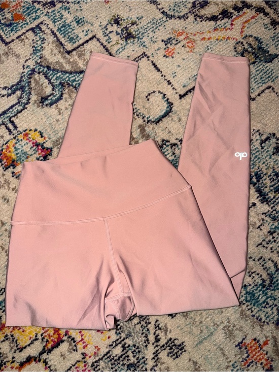 ALO Yoga Pants - alo yoga pink airlift leggings